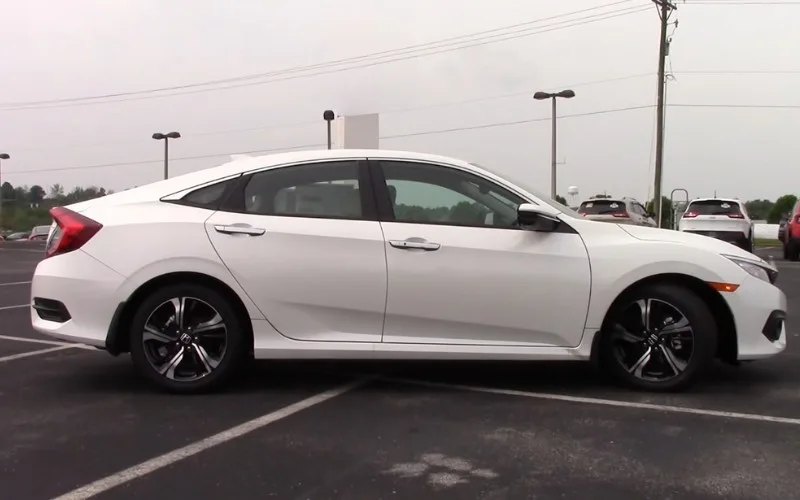 Rent a 2017 Honda Civic in UAE
