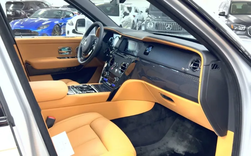 Rolls Royce Cullinan 2022 daily rental UAE