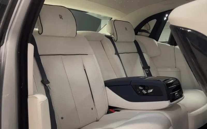 Rolls Royce Phantom 2021 weekend rental Dubai