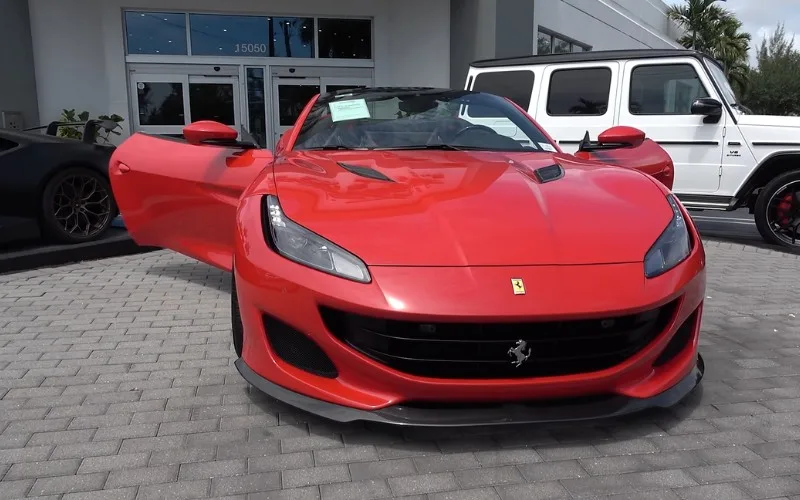 Sports car rental Ferrari Portofino Dubai
