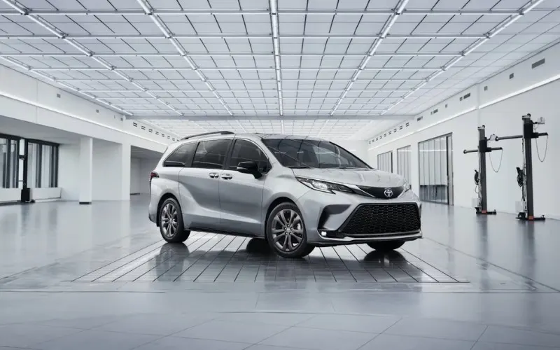 Toyota Sienna 2023 long term rental
