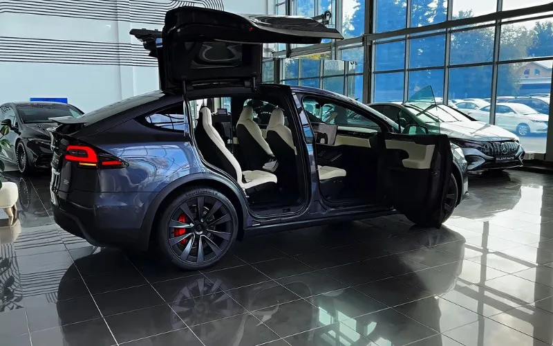 Cheap Tesla Model X Plaid 2023 for rent Dubai
