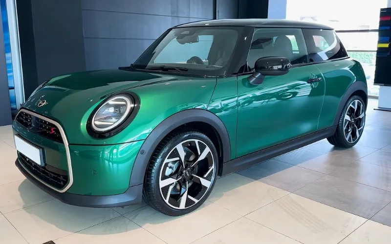 Dubai Mini Cooper S 2024 driving experience