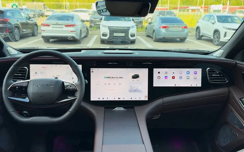 Exeed VX 2025 airport pickup rental