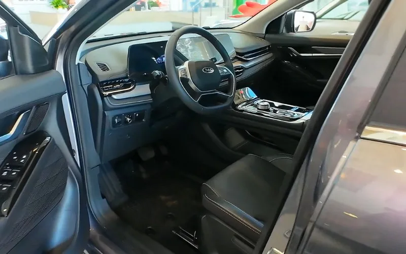 Luxury SUV rental JAC JS6