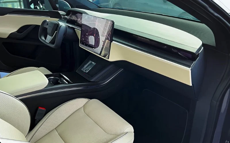 Rent Tesla Model X Plaid 2023 Dubai