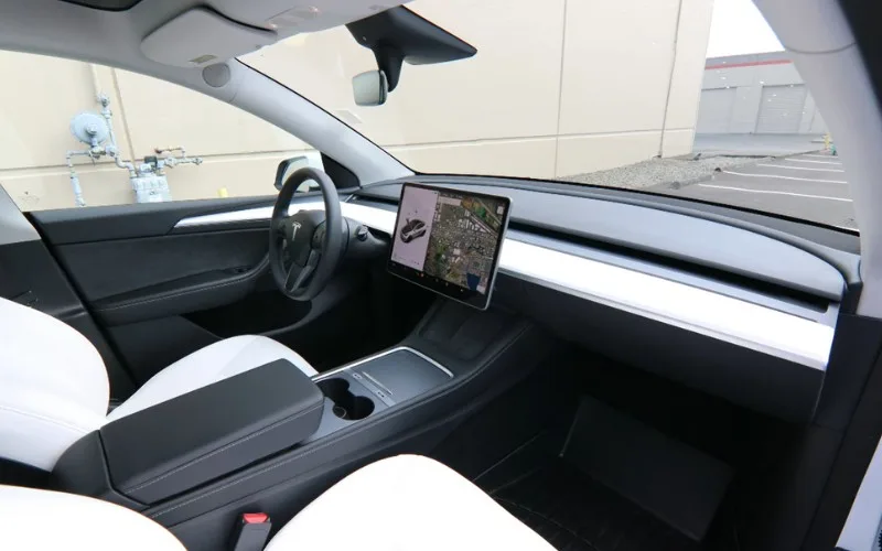 Self drive Tesla Model Y Long Range 2023 Dubai
