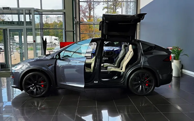 Tesla Model X Plaid 2023 daily rental