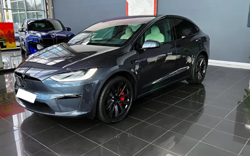 Tesla Model X Plaid 2023 electric SUV rental