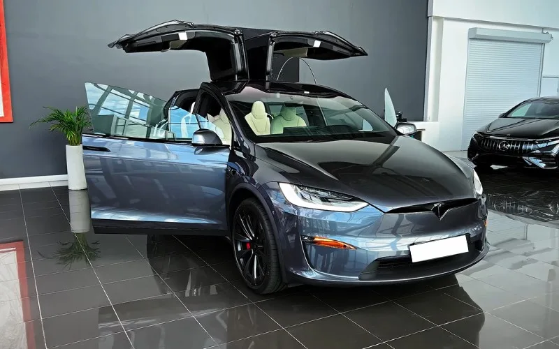 Tesla Model X Plaid 2023 long term rental