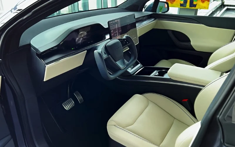 Tesla Model X Plaid 2023 rent a car UAE