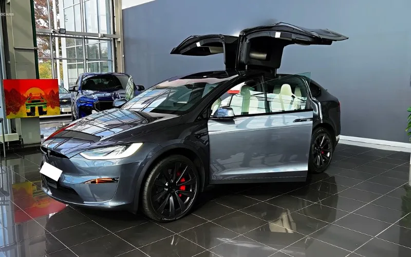Tesla Model X Plaid 2023 weekly rental Dubai
