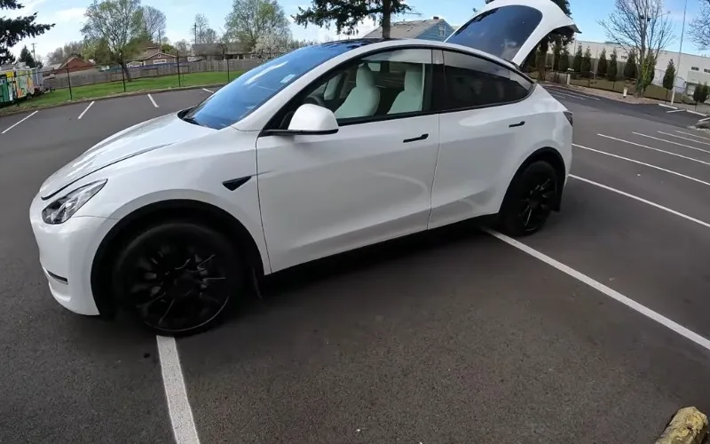 Tesla Model Y Long Range 2023 hire with driver