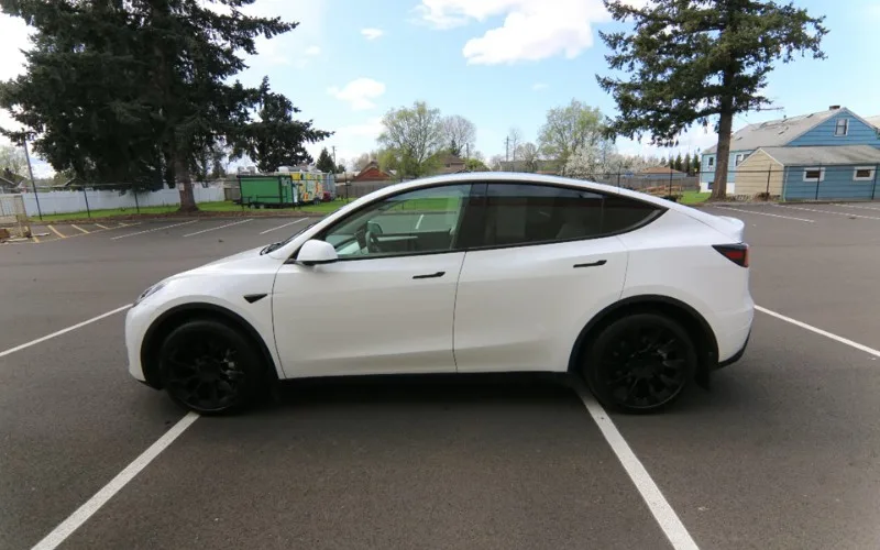 Tesla Model Y Long Range 2023 long term rental