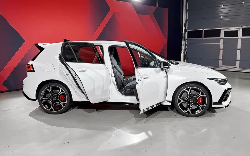 Volkswagen Golf GTI 2024 hot hatch hire Dubai
