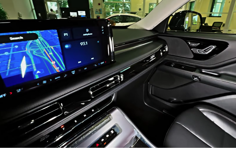 Rent Lincoln Navigator 2024