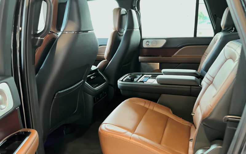 Lincoln Navigator 2024 Car Rental