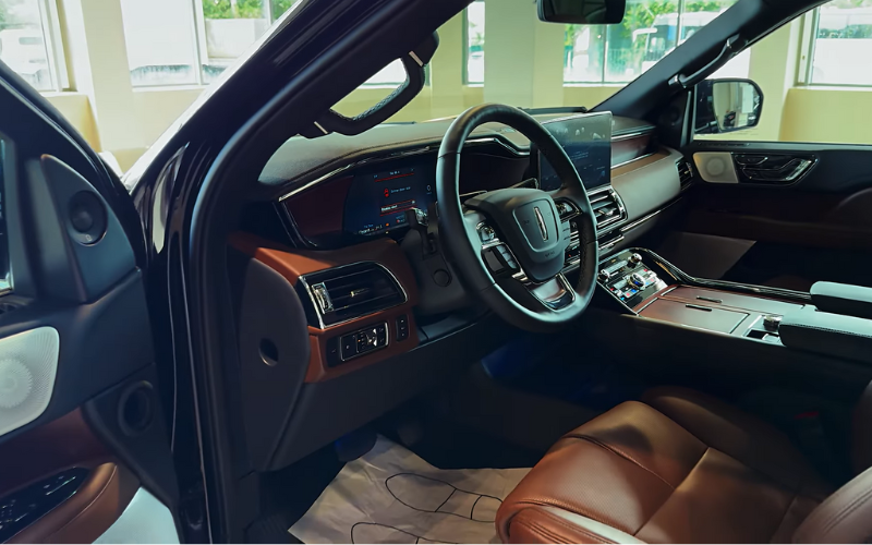 Renting Lincoln Navigator 2024