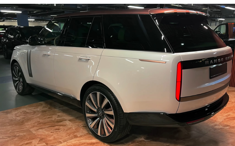 Renge Rover Vogue in Dubai Marina