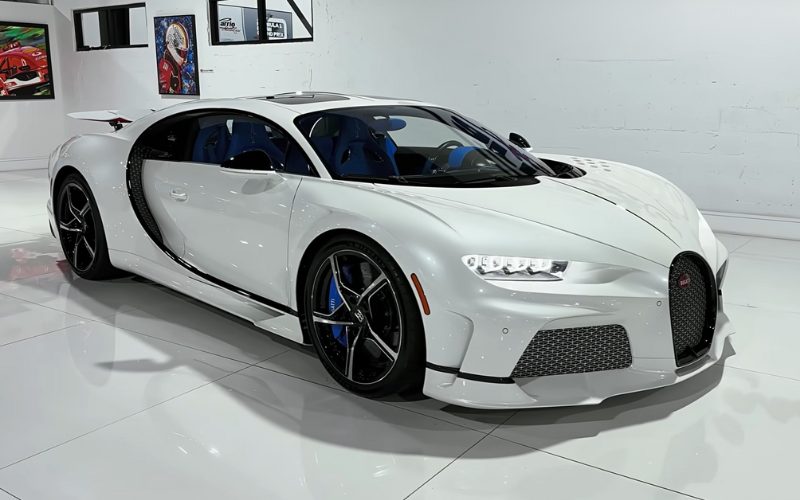 Rent Buggati Chiron in Business Bay