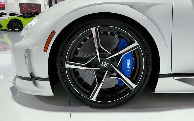 Car Buggati Chiron For Rent